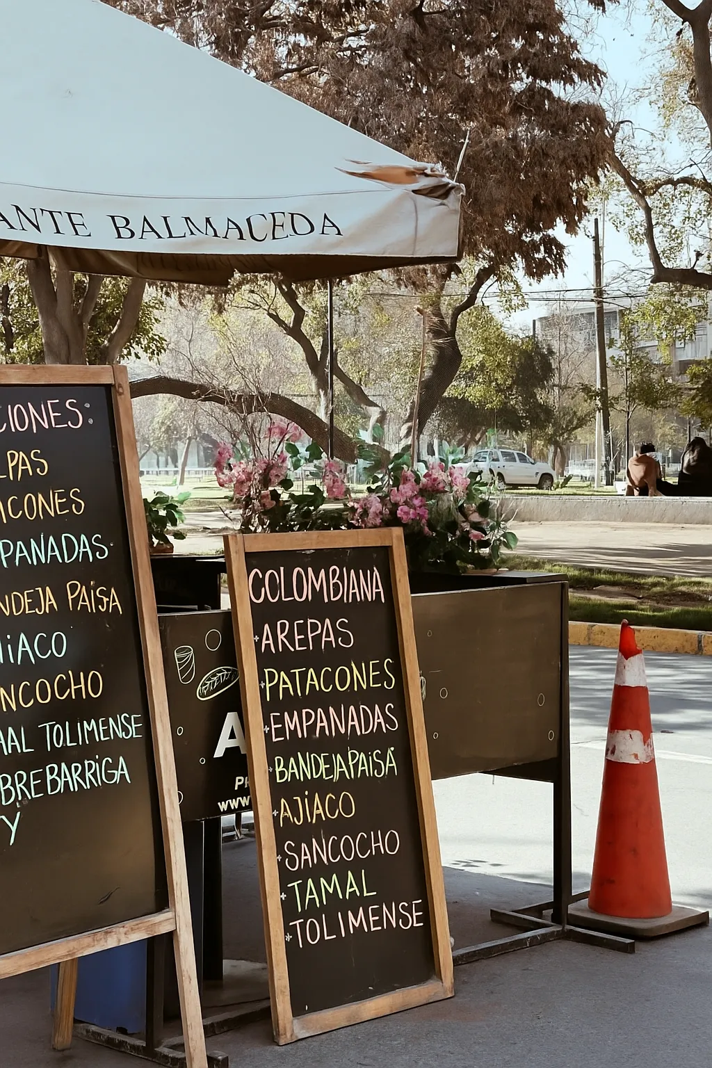 Tablero de menu del dia en restaurante colombiano